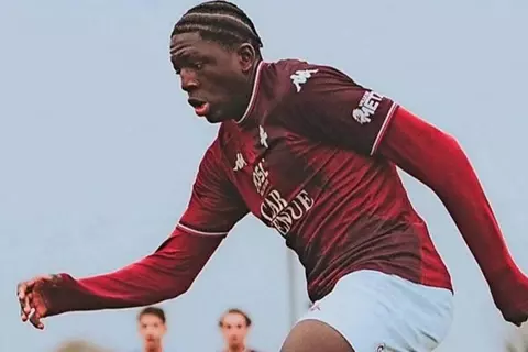 مقابل 12 مليون يورو.. أستون فيلا يضم أصغر هداف في تاريخ ميتز